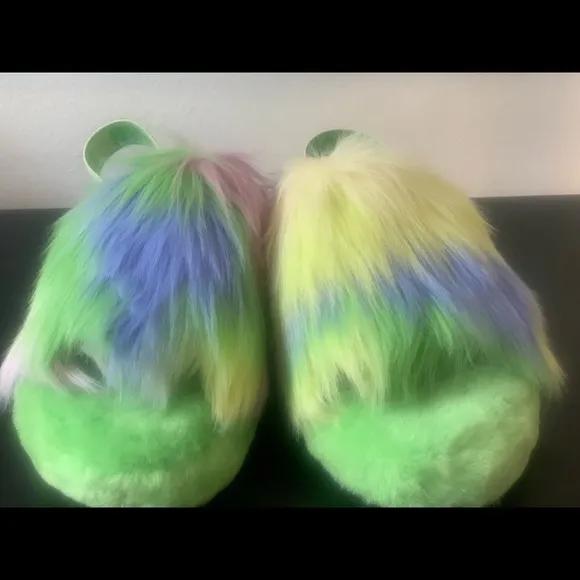 NEW UGG GIRLS FLUFF YEAH APPLE TIE DYE SLIDE SANDALS KIDS. # slides slippers