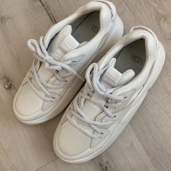 NEW- UGG- WHITE LA CLOUD LACE FASHION PLATFORM SNEAKERS, WOMEN Size 10