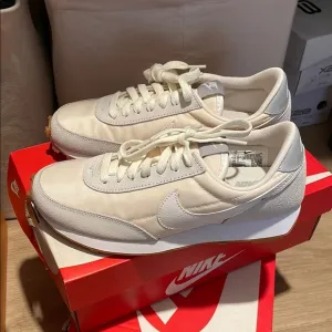 New , Women nike DBREAK size 6- 7.5 - 11 available
