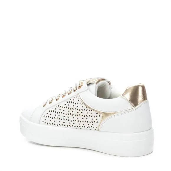 NEW XTI women's casual comfort sneakers in white