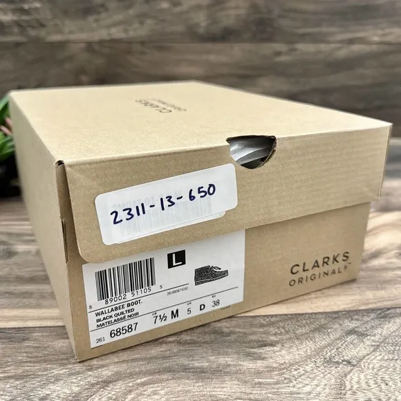 NIB Clarks Originals Wallabee 7.5M 38 Black Quilted Boots