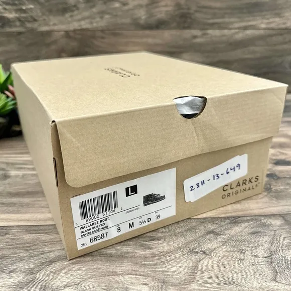 NIB Clarks Wallabee Womens 8M 39 Black Quilted Boots