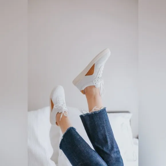 NIB Everlane The ReLeather Court Sneakers in White/Mustard Size W13 M11