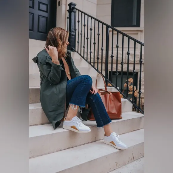 NIB Everlane The ReLeather Court Sneakers in White/Mustard Size W13 M11