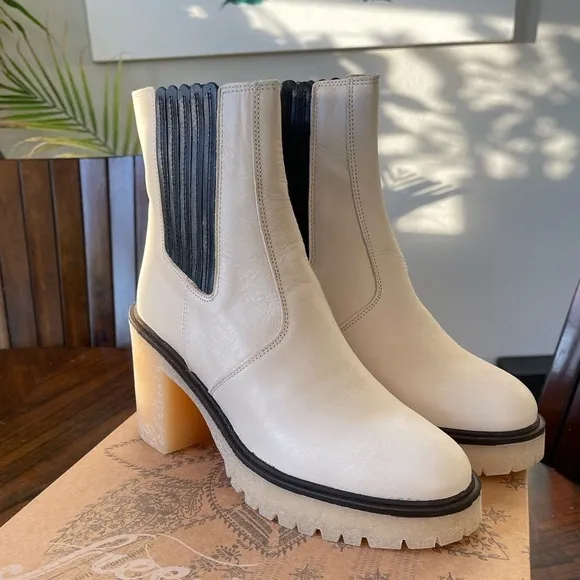 NIB Free People James Chelsea White Cream Black Leather Boots Size 7.5-8 /EU 38
