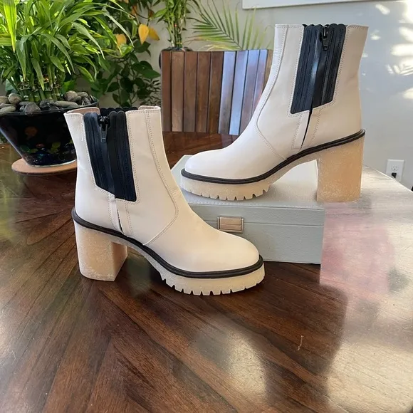 NIB Free People James Chelsea White Cream Black Leather Boots Size 7.5-8 /EU 38