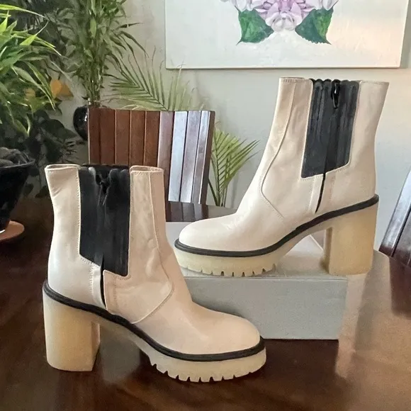 NIB Free People James Chelsea White Cream Black Leather Boots Size 7.5-8 /EU 38