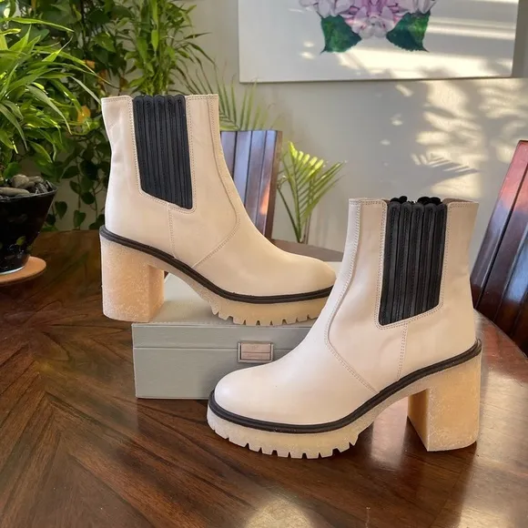 NIB Free People James Chelsea White Cream Black Leather Boots Size 7.5-8 /EU 38