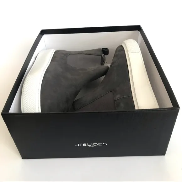 NIB J/SLIDES NYC Dani Chelsea Dark Gray Nubuck Suede Platform Slip On Bootie 8.5