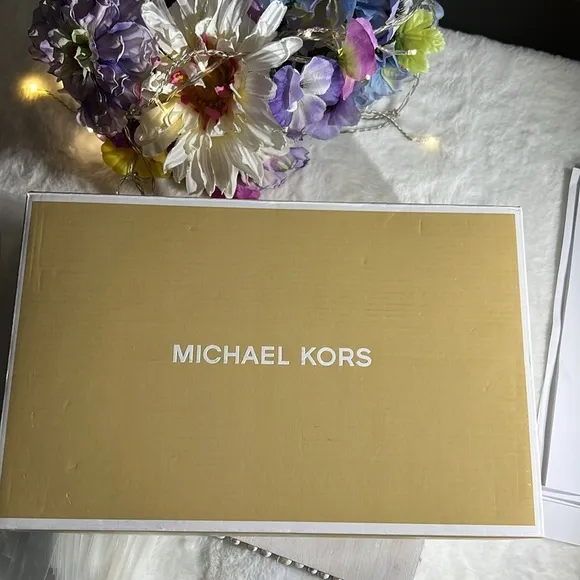 NIB Michael Kors Ophelia Women Perforated Slip On Floral Design Sneakers…