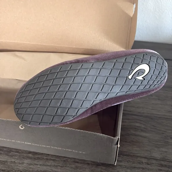 NIB [OluKai] Ku'una Lanui Indoor/Outdoor Velvet Slipper Red Ginger Women’s Sz 5