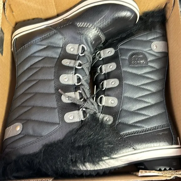 NIB Sorel Girls Tofino II Faux Fur Waterproof Cold Weather Boots (Youth) Black 6