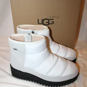 NIB UGG MINI‎ RIDGE PUFFER WATERPROOF QUILTED BOOTS WHITE