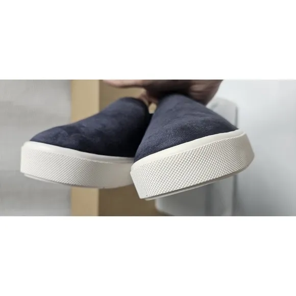 NIB Vince Womens Blair Slip On Fashion Sneaker Blue Ink Suede 39/8.5 M