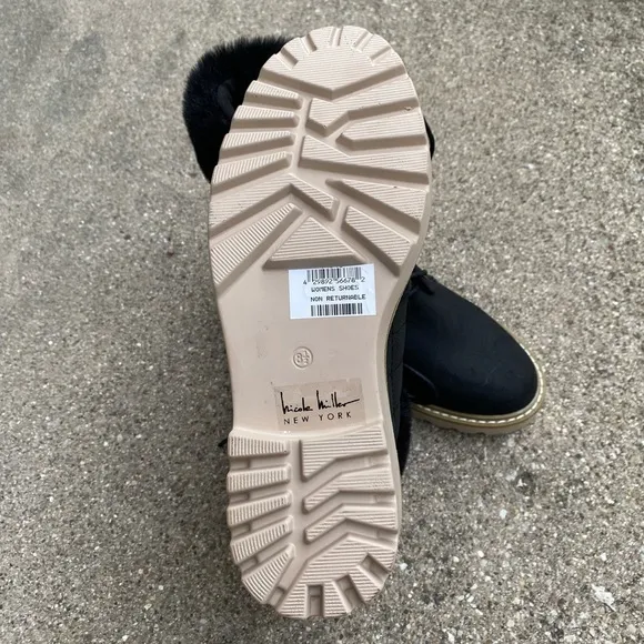 Nicole Miller Black Latte Quilted Boots Size 8.5