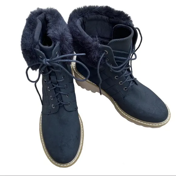 Nicole Miller Black Latte Quilted Boots Size 8.5