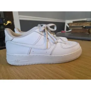 Nike Air Force 1 LE (GS) Triple White 7Y / Womens 8.5 DH2920-111