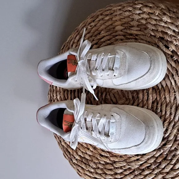 Nike Air Force 1 Womens Off White Canvas/Suede Fashion/Athleisure Sneakers S-6
