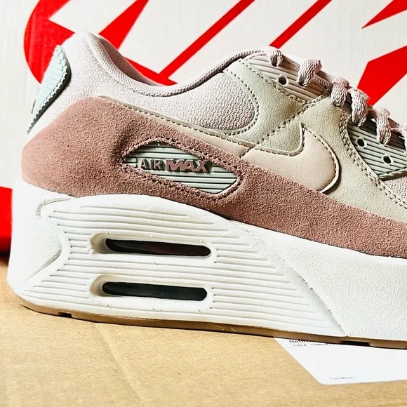 NIKE AIR MAX 90 LV8 Platform Women Sneakers Shoes Iron Mauve size 8.5 NEW  $160