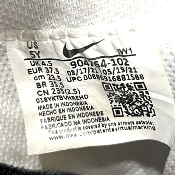 Nike Cortez leather sneakers in white and black Girls 5Y Athletic Casual Retro
