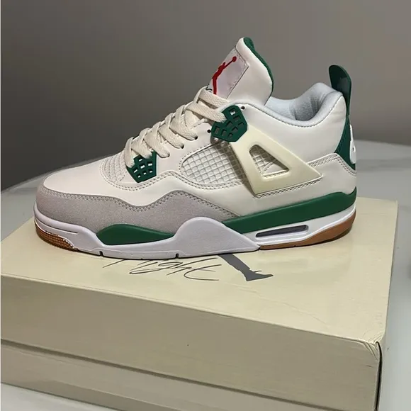 Nike Green and White Sneakers for Everyday Comfort