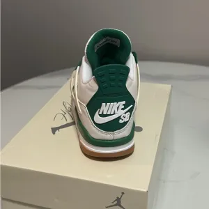 Nike Green and White Sneakers for Everyday Comfort