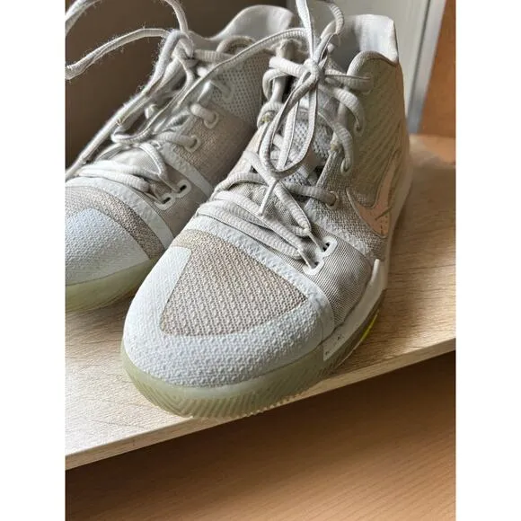Nike Kyrie Basketball Sneakers – Size 5.5Y Youth – Gray/White