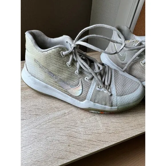 Nike Kyrie Basketball Sneakers – Size 5.5Y Youth – Gray/White