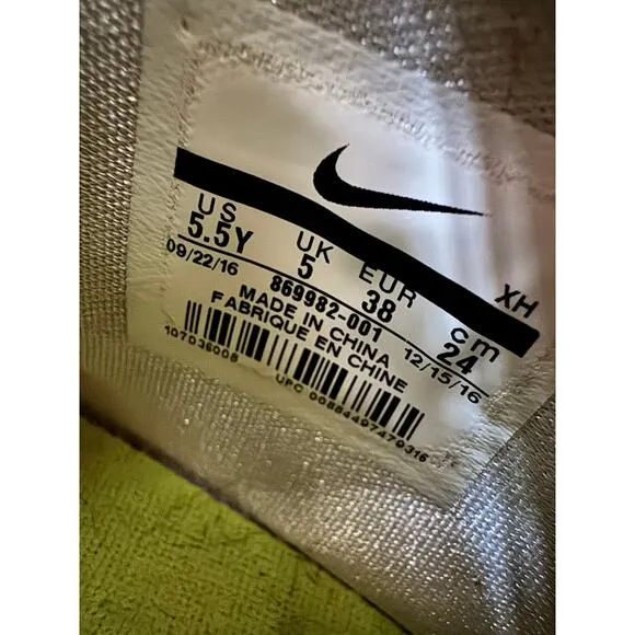 Nike Kyrie Basketball Sneakers – Size 5.5Y Youth – Gray/White