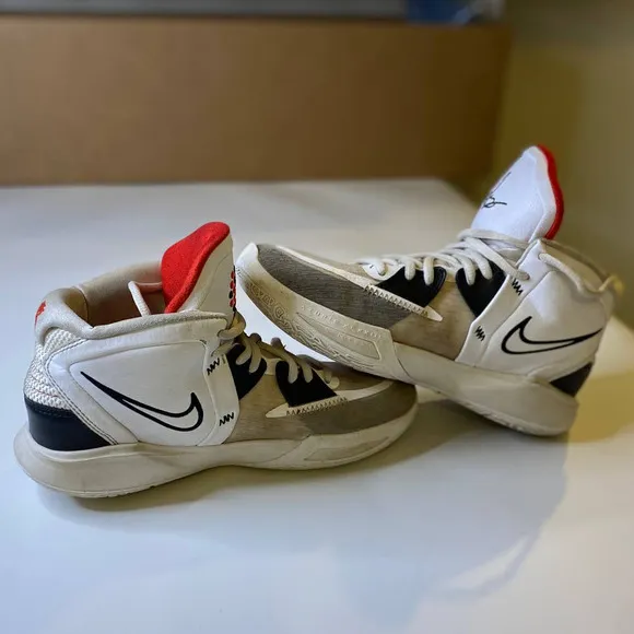 Nike Kyrie Irving 8‎ Infinity High-Top Sneakers Youth Size 6 DD0334-101