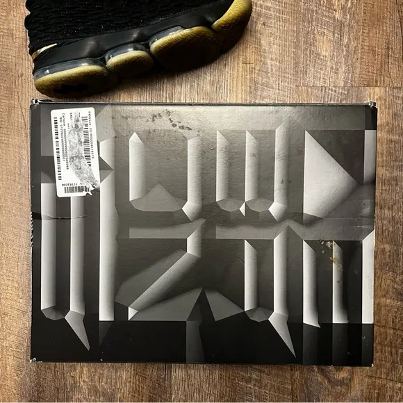 Nike LeBron 15 XV Black Metallic Gold