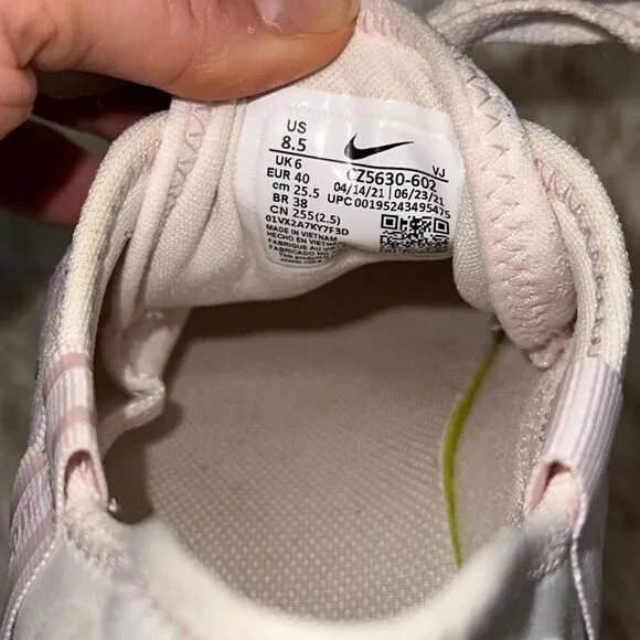 Nike light pink and black sneakers | Sz 8.5