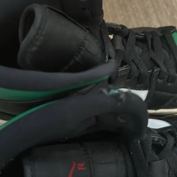 Nike Men's Green and Black Sneakers