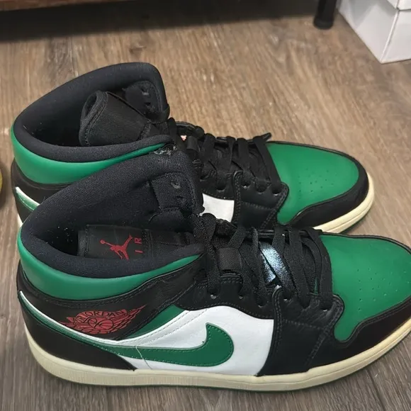 Nike Men's Green and Black Sneakers