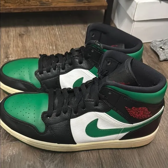 Nike Men's Green and Black Sneakers
