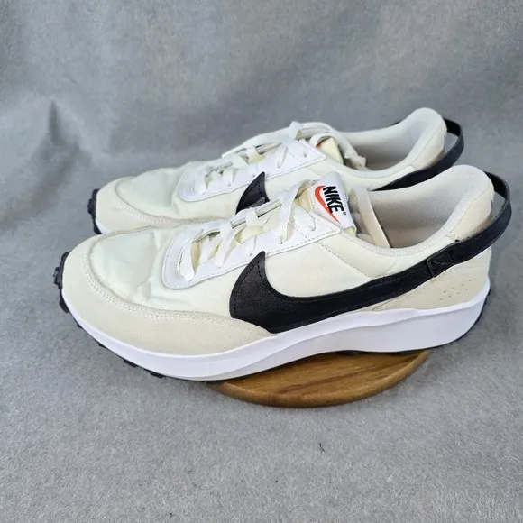 Nike Men's waffle Debut white and Black Sneakers mens size 9.5**