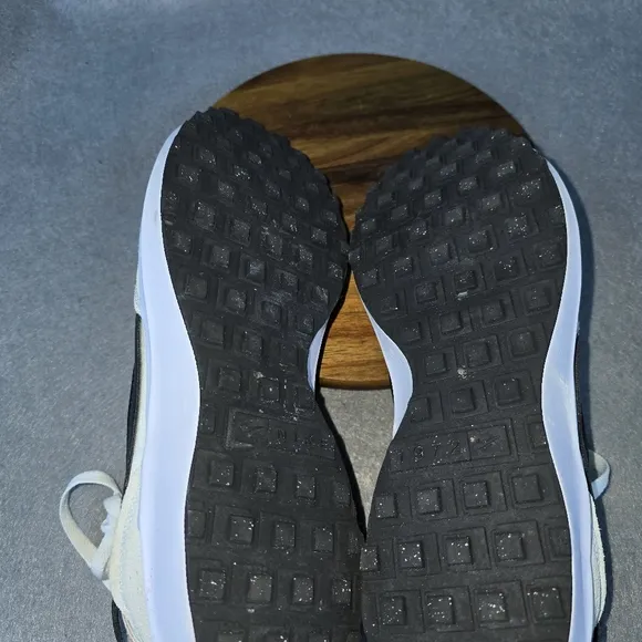 Nike Men's waffle Debut white and Black Sneakers mens size 9.5**