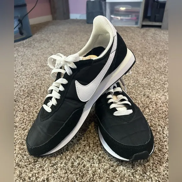 Nike Men's Waffle Trainer Black and White Sneakers sz 7