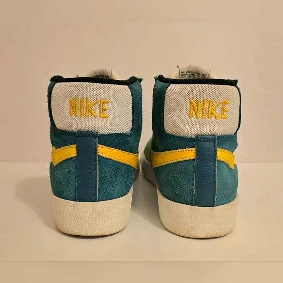 Nike SB Zoom Blazer Mid Premium Mosaic Sneakers. Green Size 6.5 Youth‎