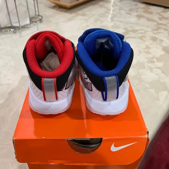 Nike toddler boys Team Hustle D 9