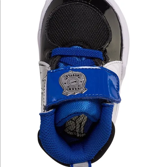 Nike toddler boys Team Hustle D 9