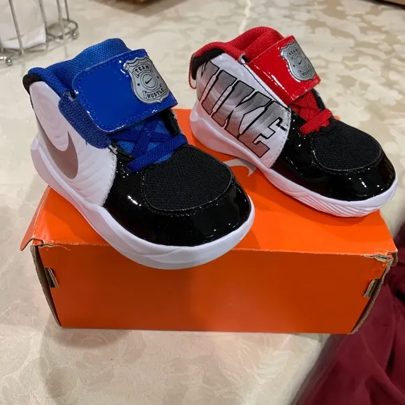 Nike toddler boys Team Hustle D 9