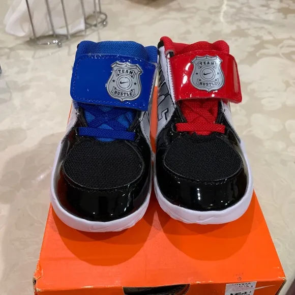 Nike toddler boys Team Hustle D 9
