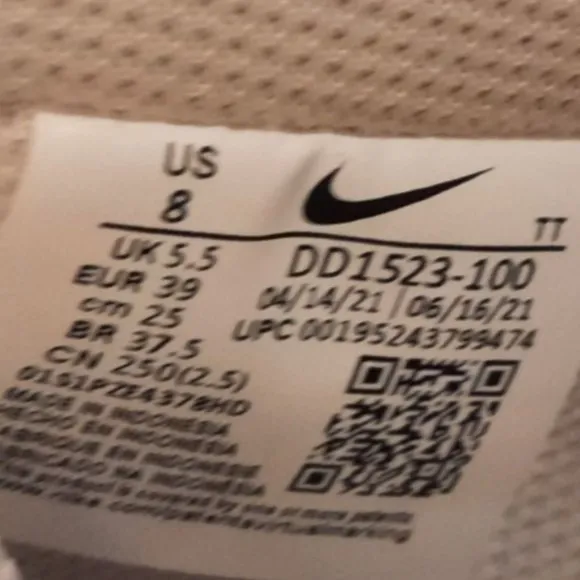 Nike Women's Air Force 1 Low White/Metallic Silver Swoosh, Size 8 Sneakers /Shoe