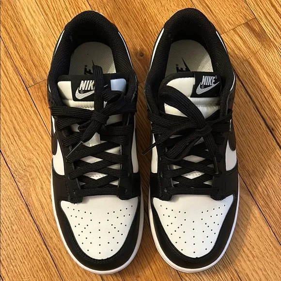 Nike Women’s Black and White Sneakers