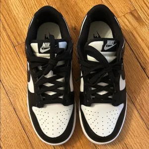 Nike Women’s Black and White Sneakers