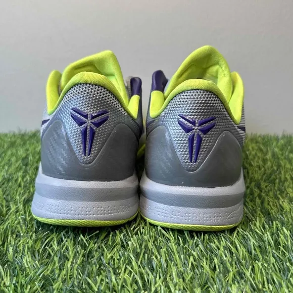 Nike Zoom Kobe Venomenon 4 Wolf Grey Purple Volt