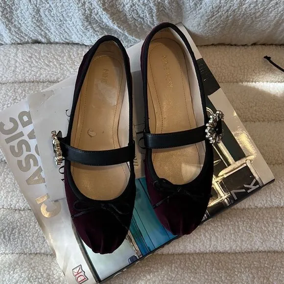 Nine West ballet flats with mini bows maroon velvet with clasp toe strap size 7