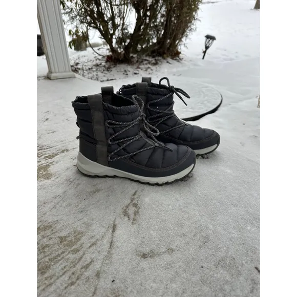 North Face Thermoball‎ Woman’s Snow Boots Grey Size 10