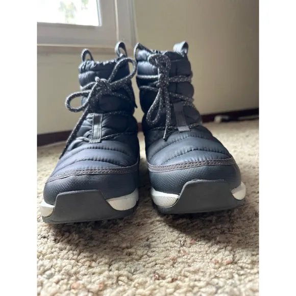 North Face Thermoball‎ Woman’s Snow Boots Grey Size 10